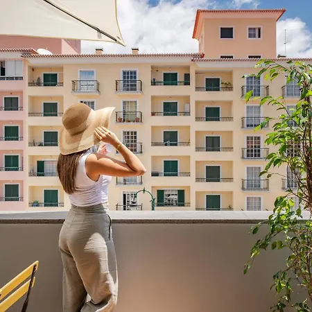 Na Praca By An Island