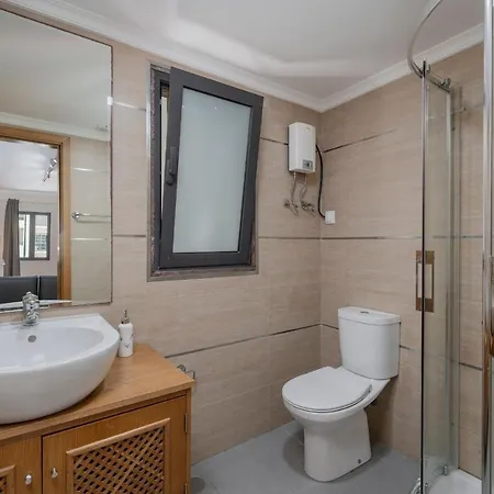 Na Praca By An Island Funchal (Madeira)