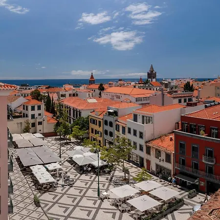 Na Praca By An Island Funchal