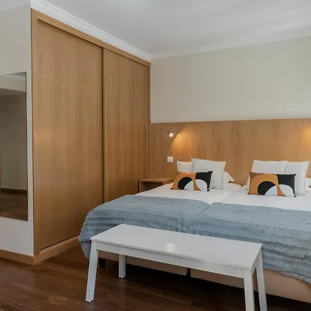 Na Praca By An Island