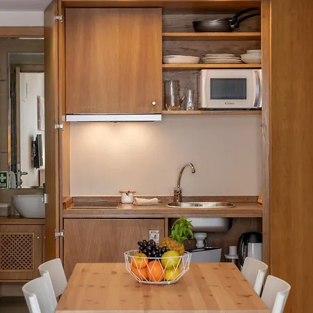 Na Praca By An Island *