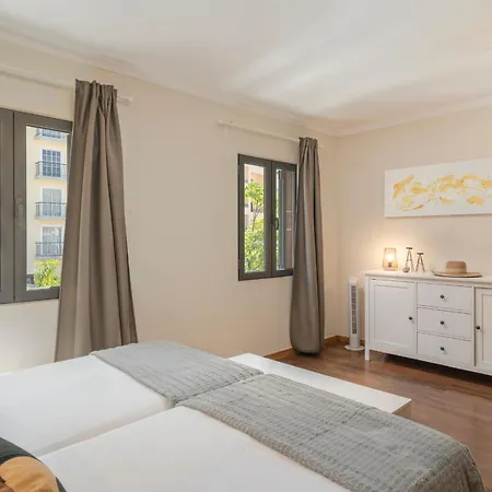 Na Praca By An Island Funchal (Madeira)