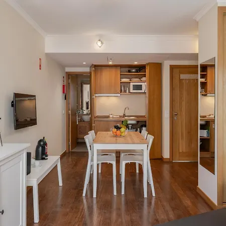 Na Praca By An Island *