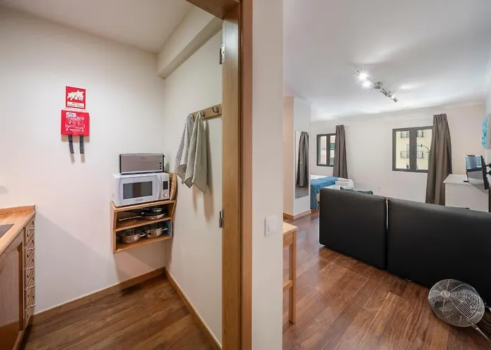 Na Praca By An Island * Funchal (Madeira)