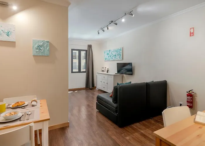 Na Praca By An Island *