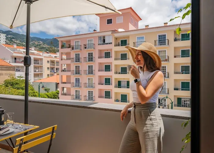 Na Praca By An Island * Funchal (Madeira)