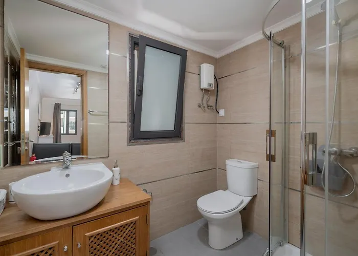 Na Praca By An Island Funchal (Madeira)