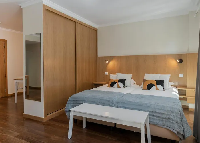 Na Praca By An Island