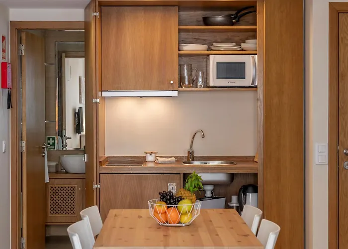 Na Praca By An Island *